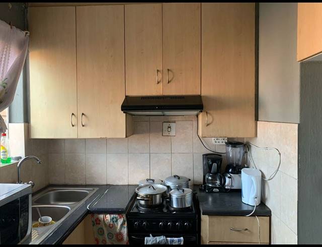 2 BEDROOM APARTMENT FOR SALE IN KEMPTON PARK CENTRAL